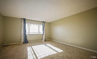 4 bed, 2192 sqft, $4,000 — Photo 2