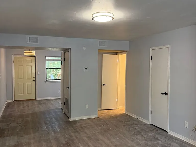 2511 Old Bainbridge Rd E — Photo 3