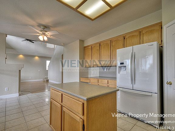 4th image of 2920 Fox Hill Dr