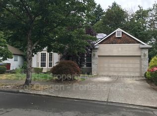 18031 Chickaree Dr #A, Oregon City, OR 97045