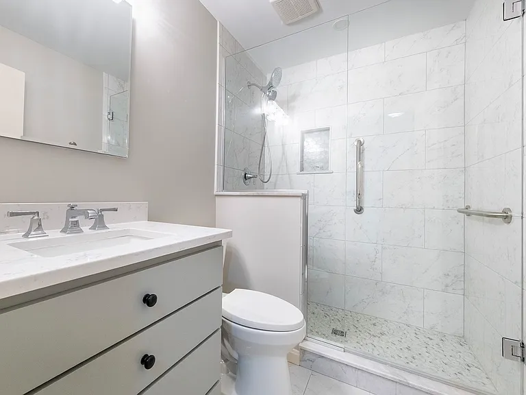 1st floor full bathroom.