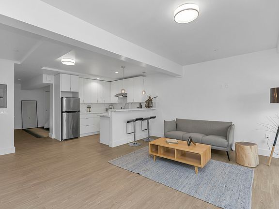 3rd image of 1064 Dolores St #15