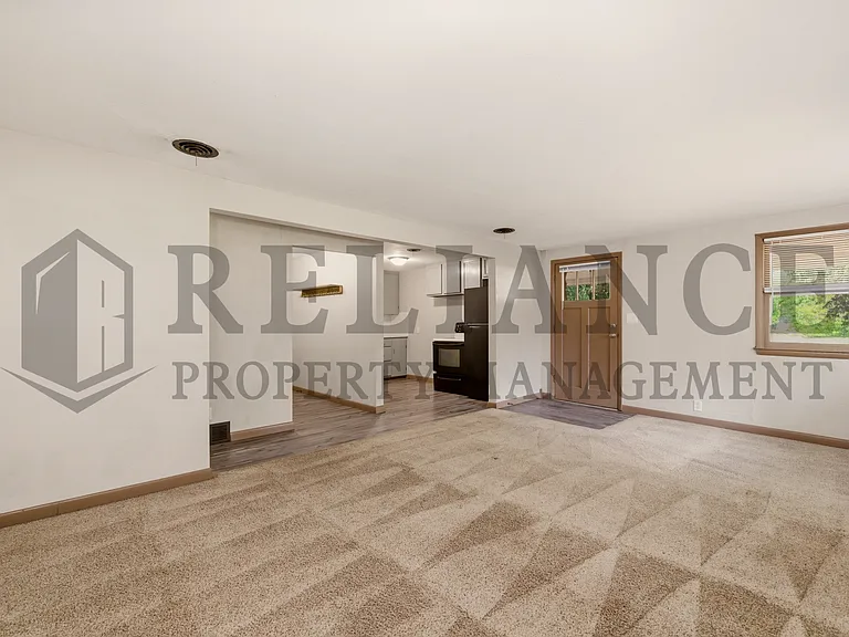 107 S Queen Ave — Photo 17