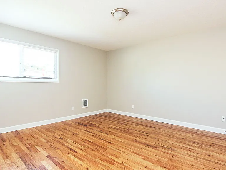 Raleigh Heights — Photo 13