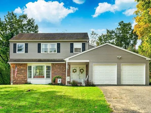 63 Lark Ln, Gilbertsville, PA 19525