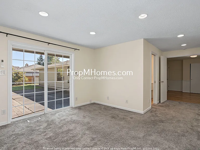 11908 SE 56th Ave — Photo 14