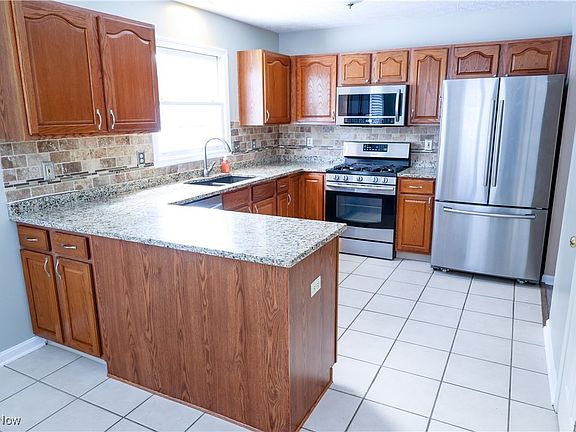 4th image of 1875 Hickory Ln
