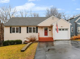 1290 Merritt St, Fairfield, CT 06825