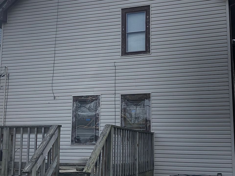 2nd image of 1851 Mannering Rd