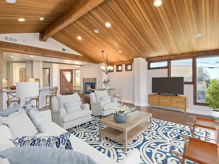610 Amphitheatre Dr — Photo 6