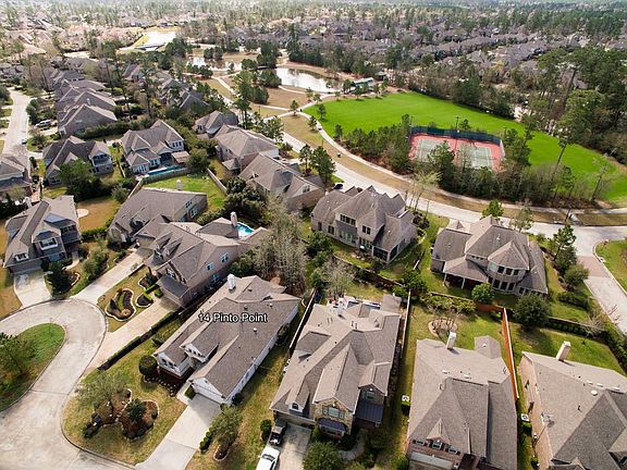 3rd image of 14 S Pinto Point Cir
