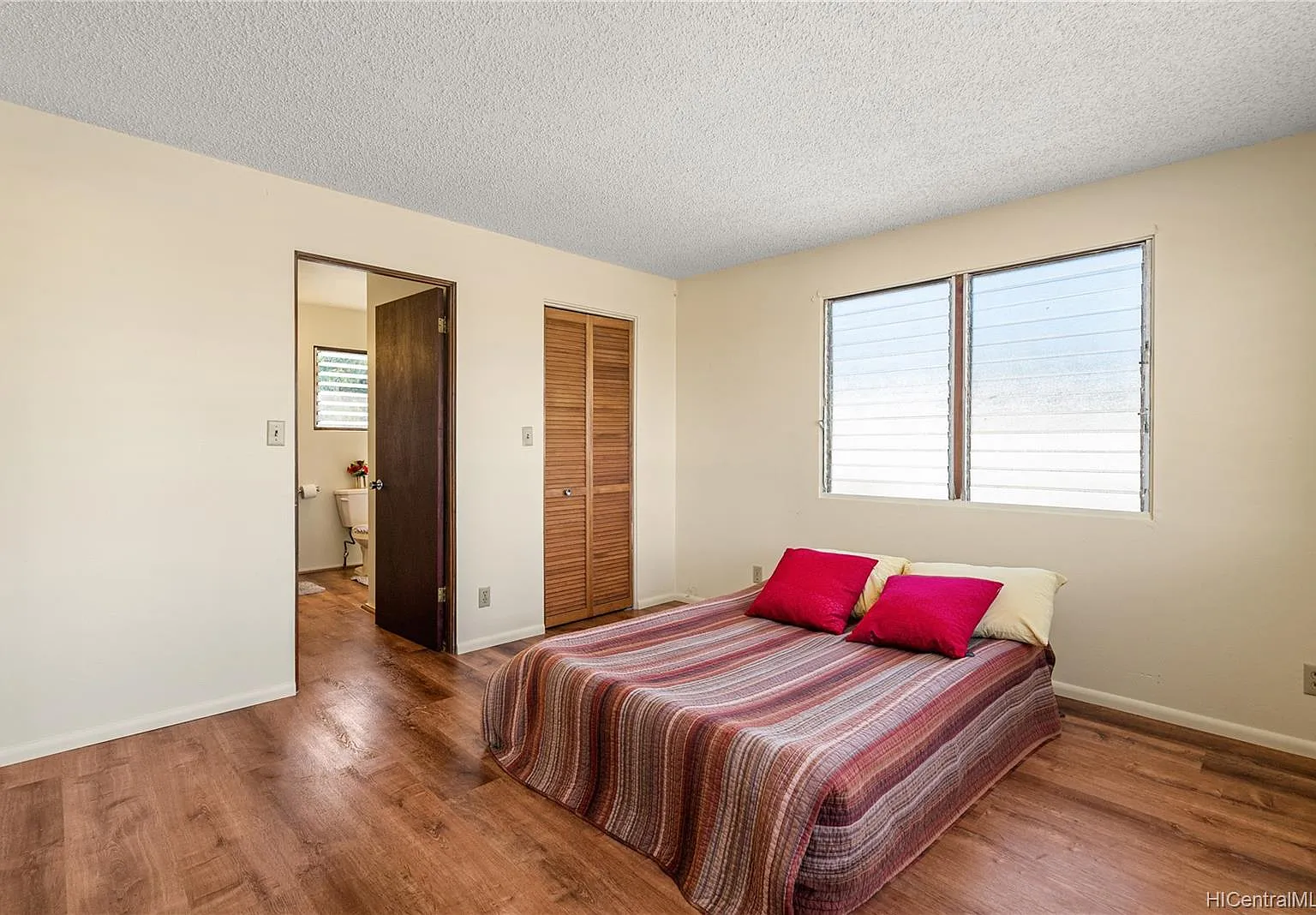 2 bed, 800 sqft, $2,500 — Photo 3