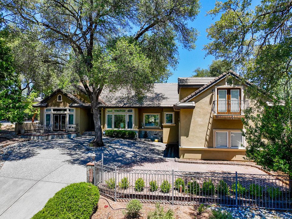 1st image of 23845 Woodhaven Pl