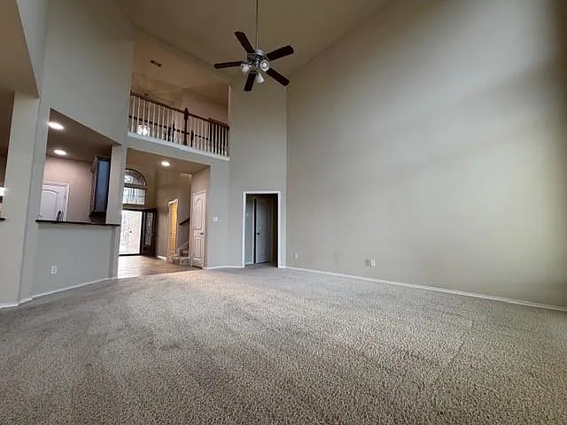 4 bed, 3.5 bath, 2839 sqft, $2,700 — Photo 4