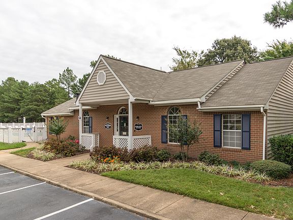 4th image of 204 Oak Lake Run APT D