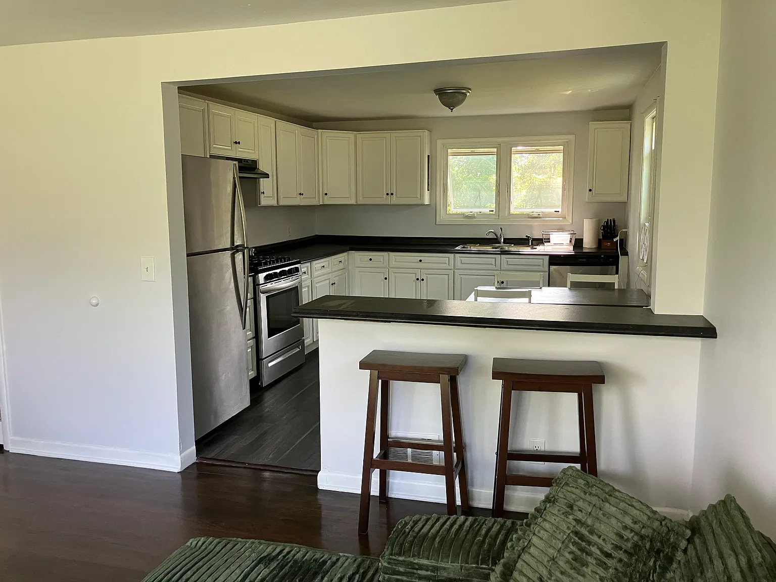 3 bed, 1000 sqft, $1,697 — Photo 3