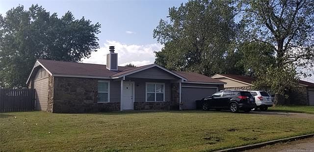 1st image of 3124 S 210 East Ave