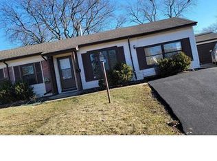 113 Willow Ct, Streamwood, IL 60107