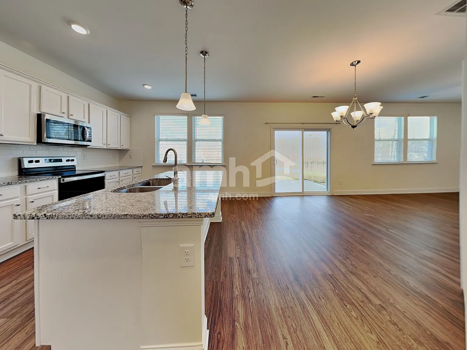 3 bed, 2.5 bath, 1895 sqft, $2,290 — Photo 4