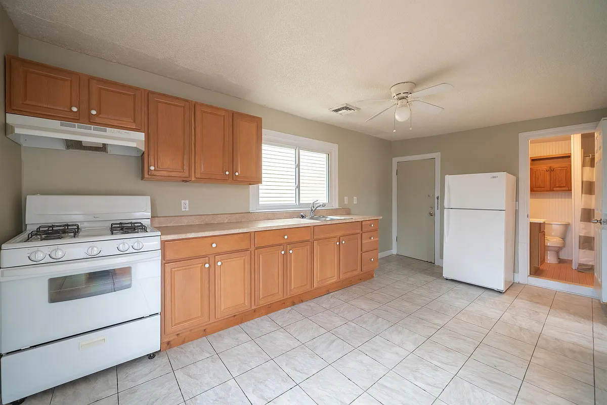 Building Photo - 768 State St #2