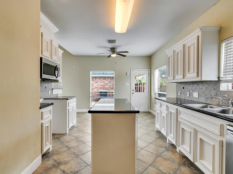4409 Juan Carlos Ct — Photo 12
