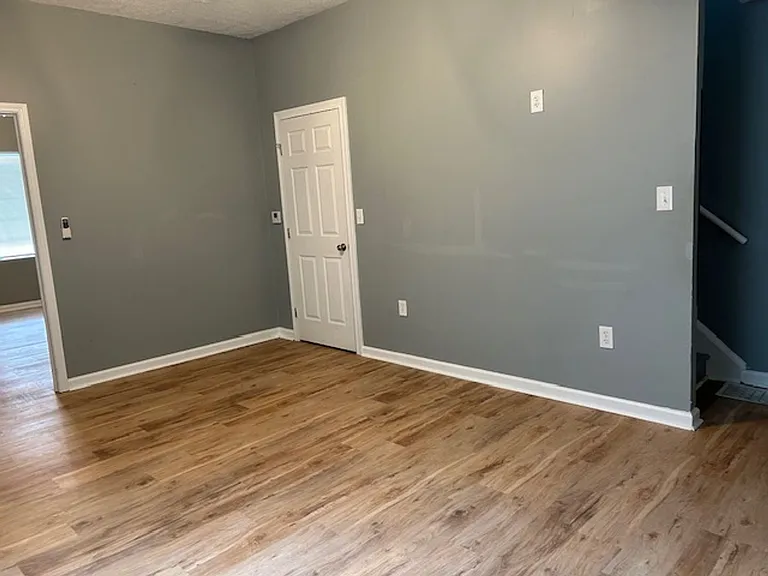 425 Huffman Ave — Photo 8
