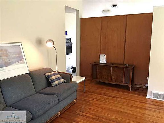 3rd image of 1008 N Magnolia Ave