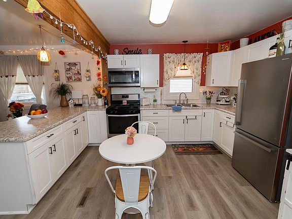 4th image of 1715 Sterling Dr