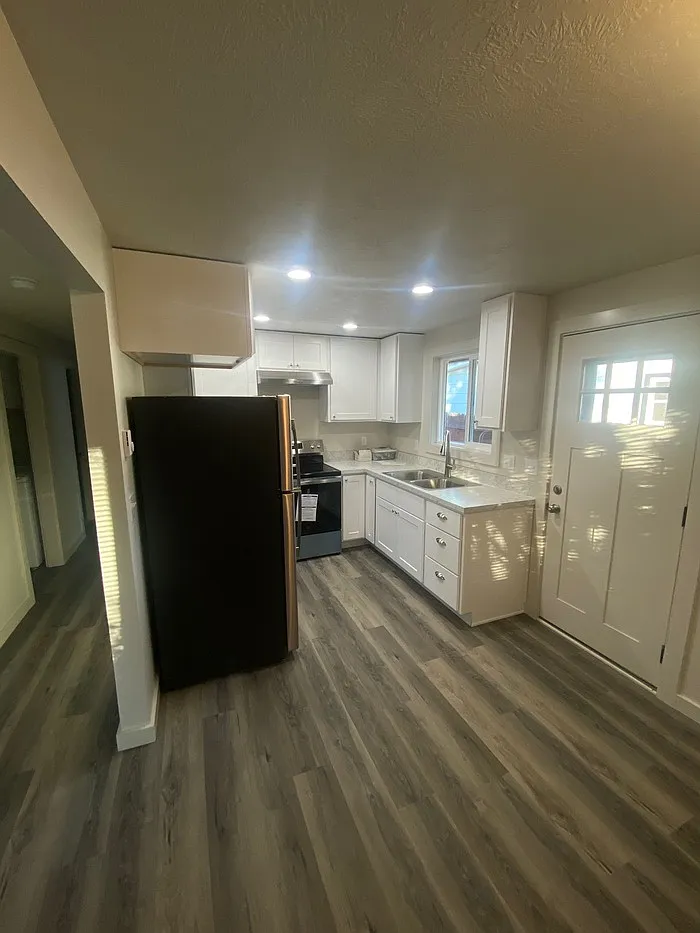 2 bed, 1.0 bath, 1000 sqft, $1,700 — Photo 4