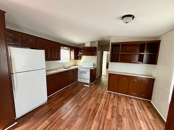3rd image of 1402 Chicopee Rd #60