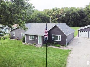 614 8th St, Saint David, IL 61563