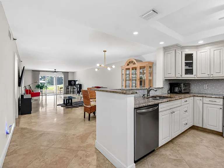 300 John F Kennedy Dr #101 — Photo 8