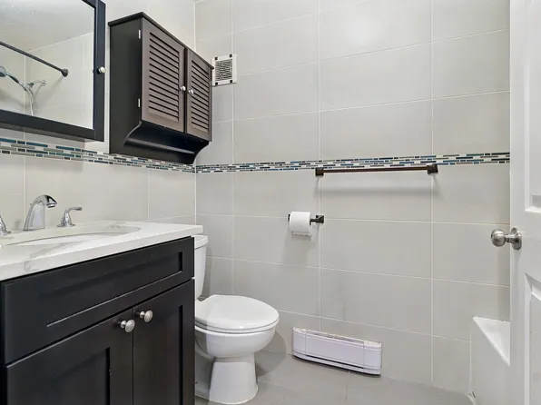 31-23 Crescent Street image 6 of 12