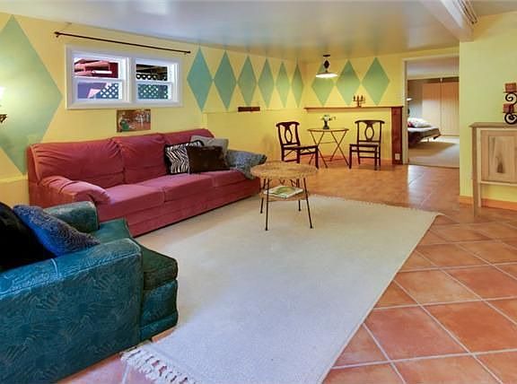 3rd image of 806 Redwood Dr