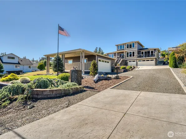 7940 Beach Drive E, Port Orchard, WA 98366