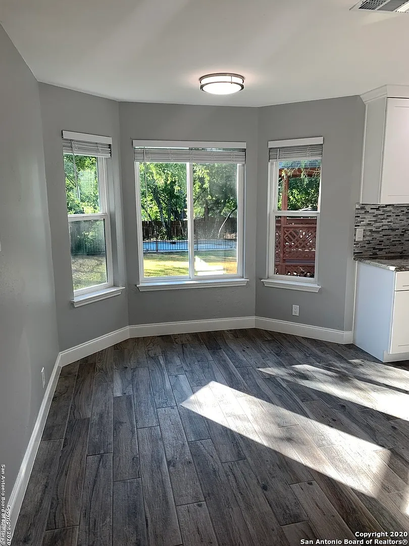 3 bed, 2.5 bath, 2117 sqft, $2,800 — Photo 4