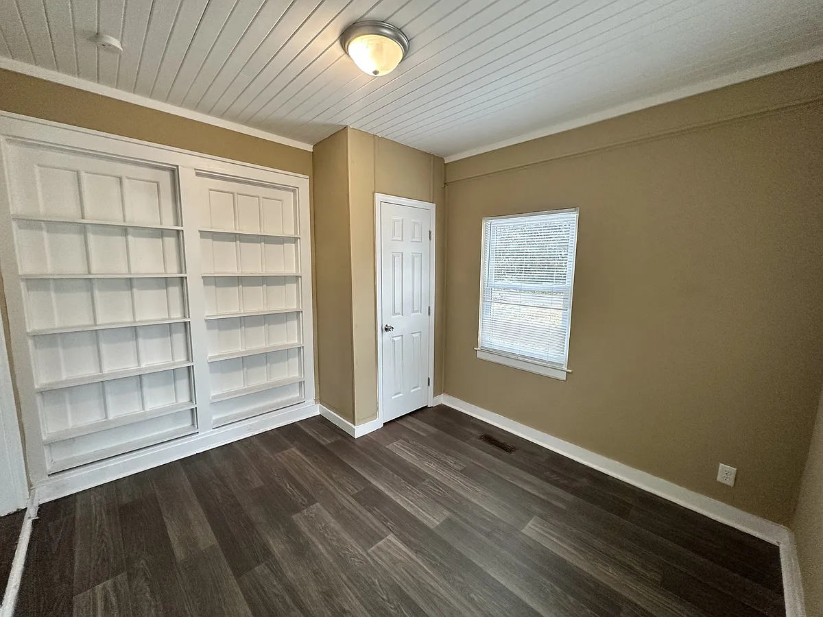 Building Photo - 940 Meadowbrook Dr