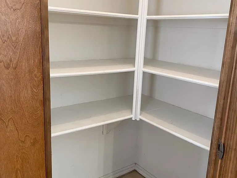 629 Loyd Ln — Photo 12