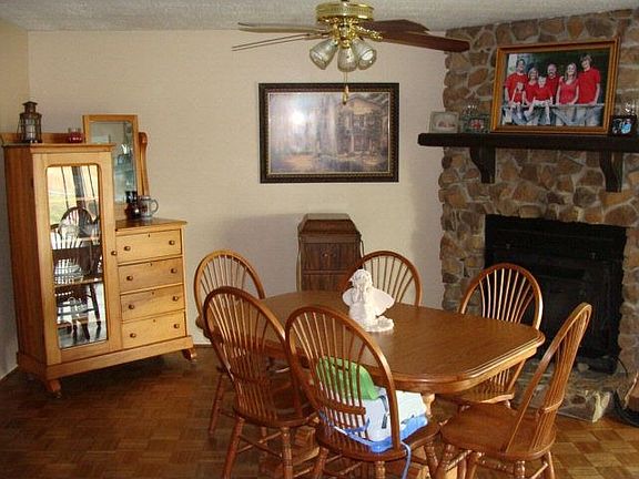 3rd image of 2262 Middleground Dr