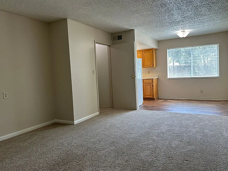 B Street Apartments — Photo 8
