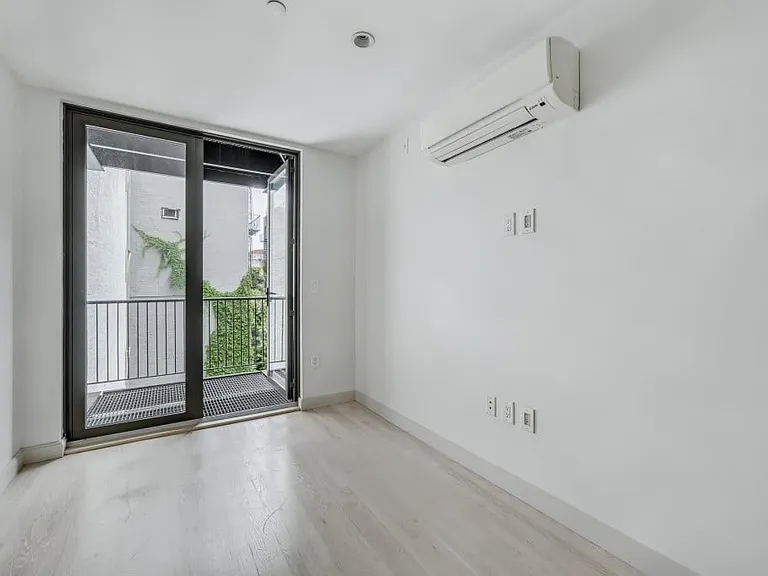 152 2nd Ave #2F — Photo 3
