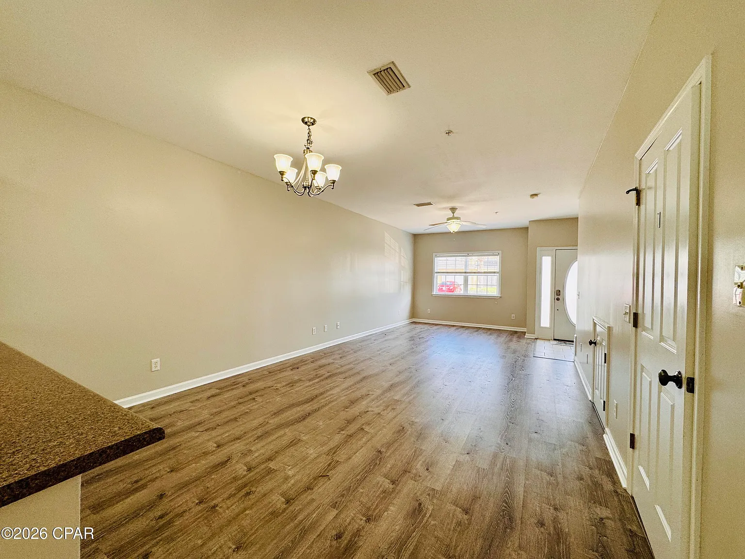 2 bed, 2.5 bath, 1404 sqft, $1,675 — Photo 3