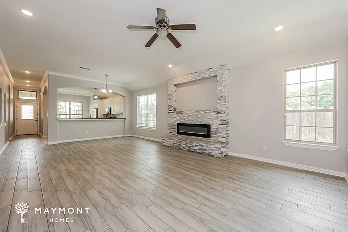 3 bed, 2.0 bath, 1824 sqft, $2,195 — Photo 3