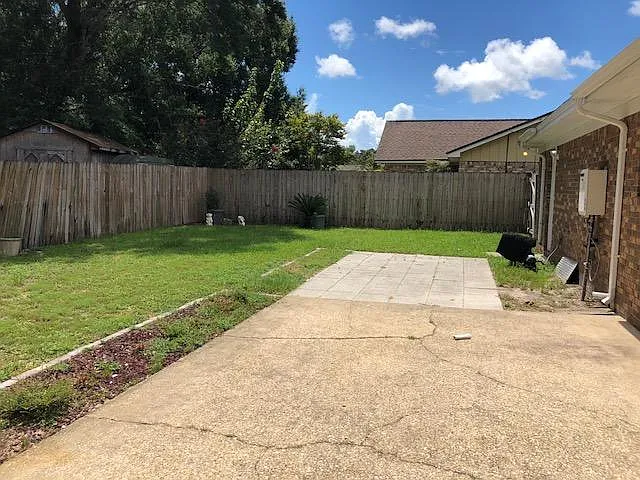 320 S 73rd Ave — Photo 15