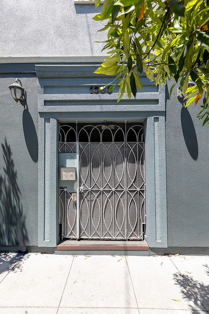 1000 Oak Street — Photo 3
