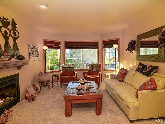 4th image of 2220 Kempton St SE