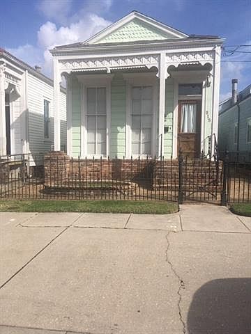 1st image of 815 Antonine St