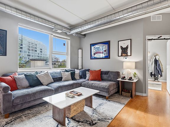 3rd image of 873 N Larrabee St APT 409