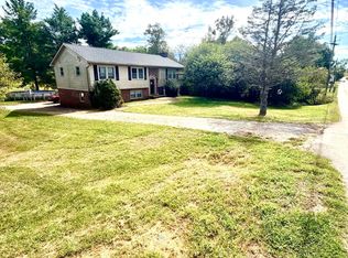 1750 Thatchers Mill Rd, Paris, KY 40361