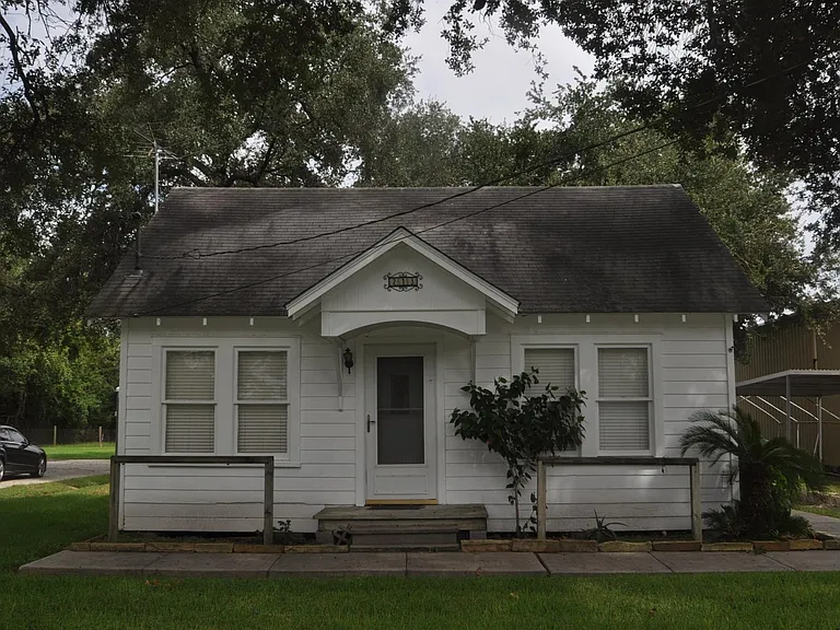 211 E Burress St — Photo 17
